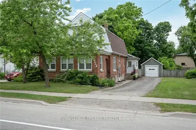 22358 ADELAIDE Road, Strathroy-Caradoc, ON N0L 1E0