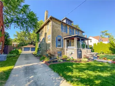 210 ESSEX Street, Sarnia, ON N7T 4R9