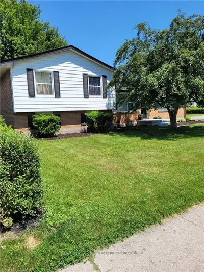 183 CARADOC Street S, Strathroy-Caradoc, ON N7G 2N9