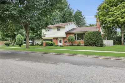 1 LARKSPUR Crescent, London North, ON N6H 3R1