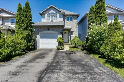 18 PHAIR Crescent, London South, ON N5Z 5B5