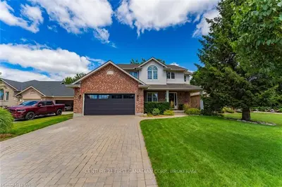 26 MORAINE Walk, London North, ON N6G 4Y8
