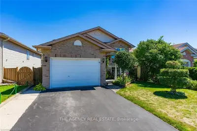 1110 FARNSBOROUGH Crescent, London East, ON N5V 4Y9