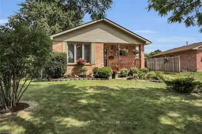 30 BONAPARTE Lane, London East, ON N5V 4A8