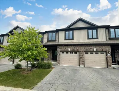 1030 OAKCROSSING Gate 23, London North, ON N6H 0H1