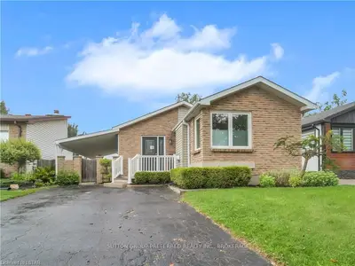 4 ALDERSBROOK Crescent, London North, ON N6G 3R3