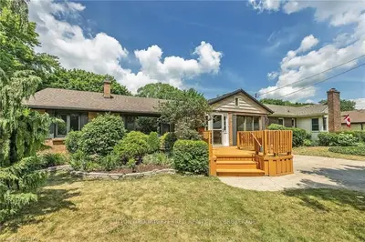136 SHERWOOD Avenue, London East, ON N6A 2E5