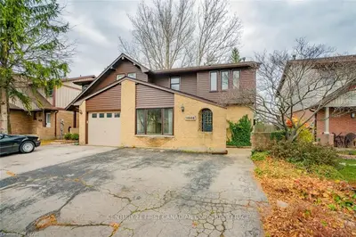 1684 ATTAWANDARON Road, London North, ON N6G 3M8
