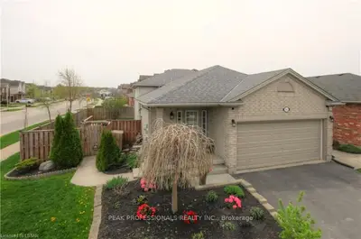 2842 MEADOWGATE Boulevard, London South, ON N6M 1L4