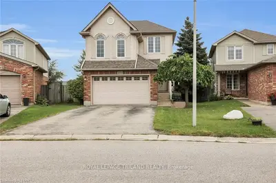 1013 HOMEVIEW Court, London South, ON N6C 6C1