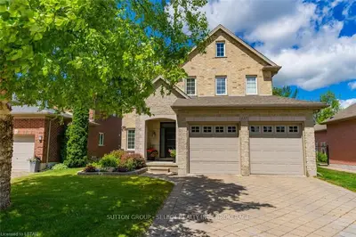 137 GREYROCK Crescent, London East, ON N5Y 6L5
