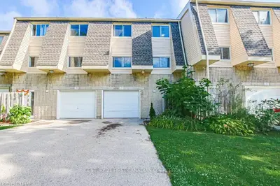 20 FAIRFAX Court, London North, ON N6G 2S8