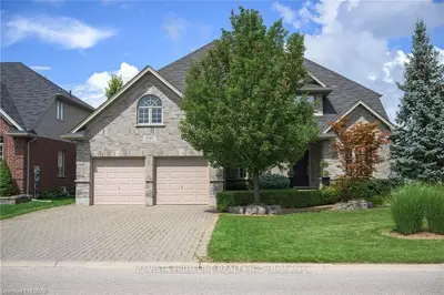 1597 LOGANS Way, London South, ON N6K 0B3