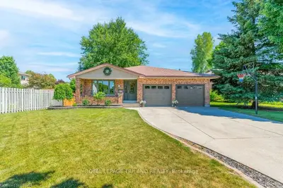 8 MOFFATT Lane, Strathroy-Caradoc, ON N7G 3Z8