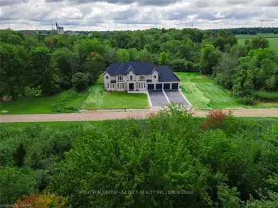 6483 KRISTA Lane, Southwest Middlesex, ON N0L 1T0