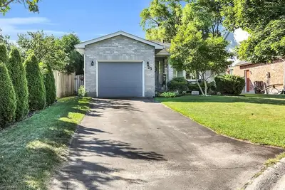23 BOURBON Court, London East, ON N5V 4B3