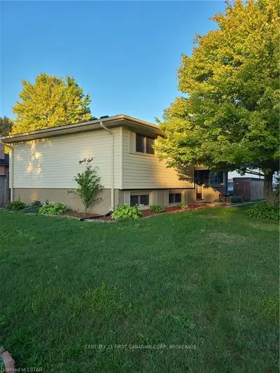 93 Cayuga Crescent, London East, ON N5V 2W8