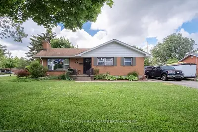 39 AFTON Road, London South, ON N5Z 4A2