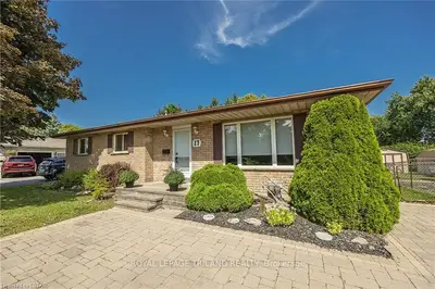 17 Kamps Crescent, Tillsonburg, On N4g 5h8