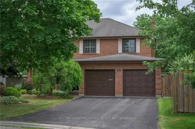50 PARKS EDGE Close, London South, ON N6K 3P8