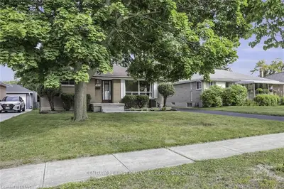 1812 WHITEHALL Drive, London East, ON N5W 1Z3