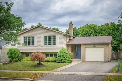 324 VILLAGE GREEN Avenue, London South, ON N6J 3Z7