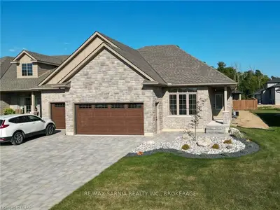 109 LENEVE Street, Lambton Shores, ON N0N 1J0