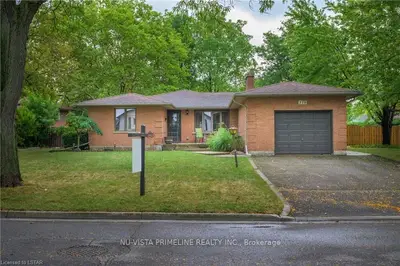770 Galloway Crescent, London South, ON N6J 2Y7