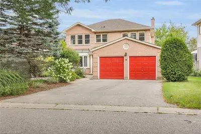 19 COLONIAL Crescent, London North, ON N6H 4X2