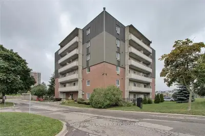 1104 JALNA Boulevard 204, London South, ON N6E 2S6