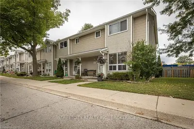 409 THOMPSON Road 27, London South, ON N5Z 4Z1
