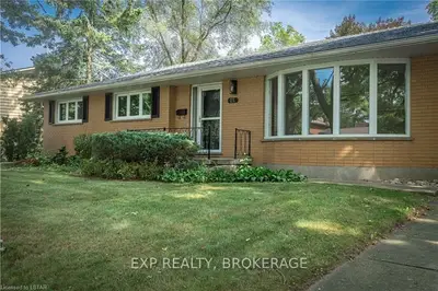 25 WYCHWOOD Park, London North, ON N6G 1R4