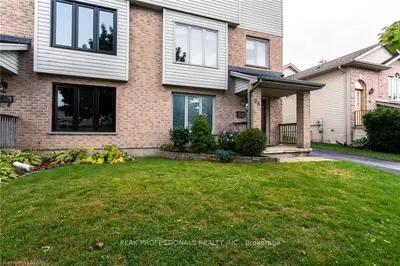 28 PHAIR Crescent, London South, ON N5Z 5B5