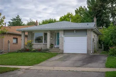 22 SUSSEX Crescent, London East, ON N5Y 5H2