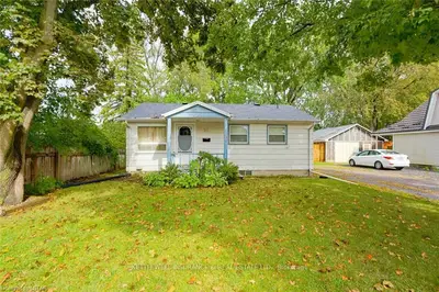 21 QUEEN Street, Strathroy-Caradoc, ON N7G 2H5