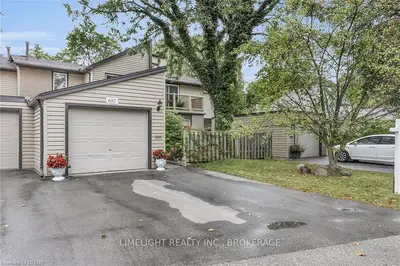 687 WOODCREST Boulevard 2, London South, ON N6K 1P8
