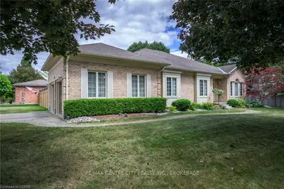 74 CARRIAGE HILL Drive, London North, ON N5W 3W7