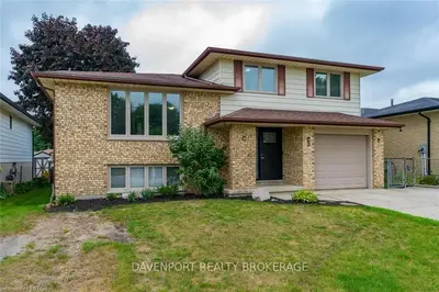 5 SHARPE Drive, Strathroy-Caradoc, ON N7G 3T7