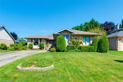 7038 DIANE Crescent, London South, ON N6P 1G2
