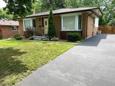152 Paperbirch Crescent, London North, On N6g 1l7