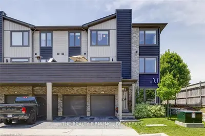 2070 Meadowgate Boulevard 25, London South, On N6m 0h5