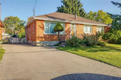 1882 Wavell Street, London East, On N5w 2e5