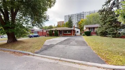 9 Southwood Crescent B, London South, On N6j 1s8