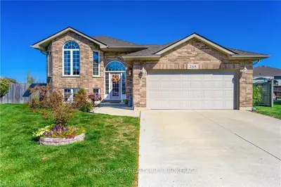 268 PARKSIDE Court, Petrolia, ON N0N 1R0