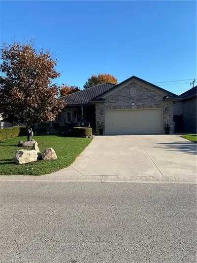 23 Ridge Street, Strathroy-caradoc, On N7g 4j9