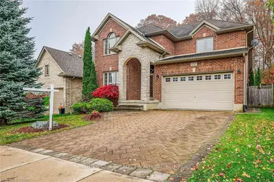 1569 Shore Road, London South, On N6k 4z5
