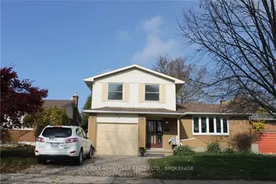 8 Alayne Crescent, London South, On N6e 2a3