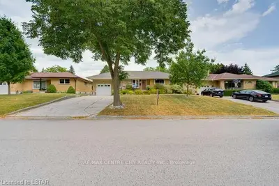 9 Silverdale Crescent, London South, On N5z 4a5