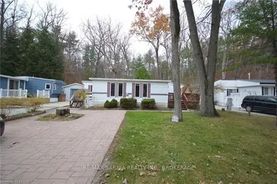 9910 NORTHVILLE Crescent A 11, Lambton Shores, ON N0N 1J0