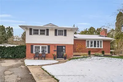 3 Novello Court, London South, On N6j 3b1